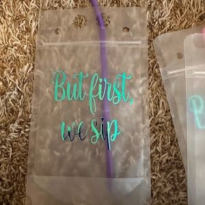 Reusable W!ne Pouch with Straw- Set of 4- New